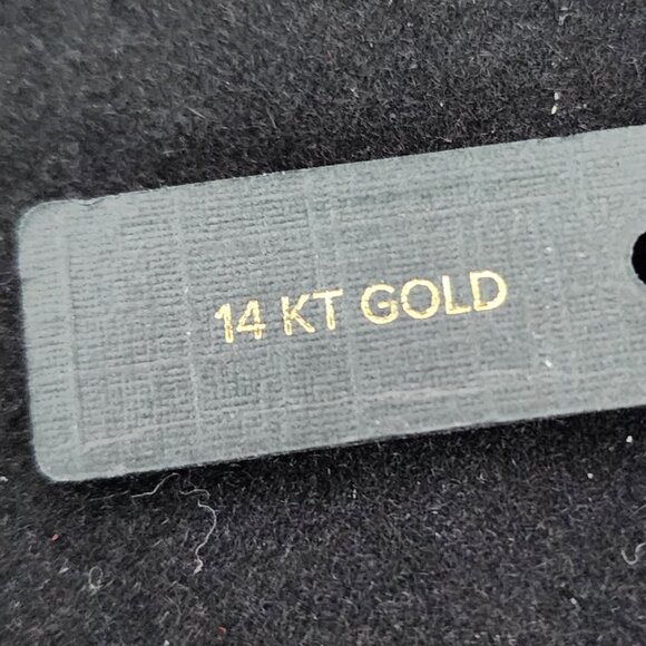 Dainty 14kt gold heart necklace - Picture 5 of 5